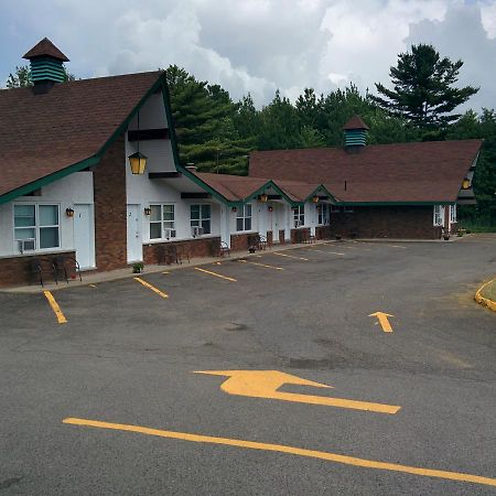 Motel Les Pins Granby Exterior photo